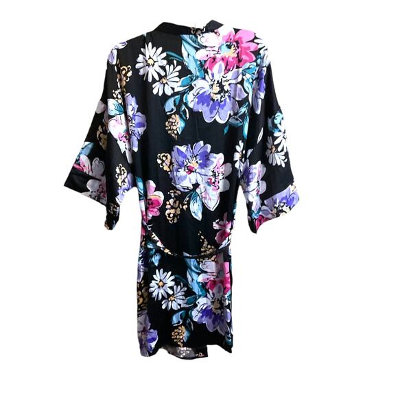 SoHo Apparel Robe Plus Size 1XL Pink Purple Short Silky Relaxed Fit Tie Belt - Picture 3 of 10